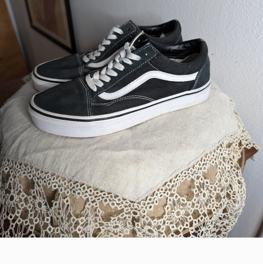 Vans Women's Black and White Sneakers Unisex